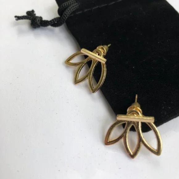 $15 ๐ 2 For $20 Gold Tone Metal Earrings With Leaf Design - Picture 2 of 6
